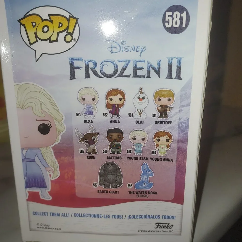 Funko Pop Elsa - Picture 2 of 5